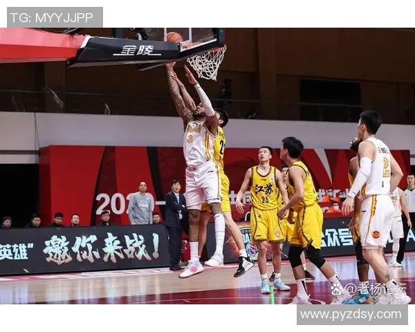 杭州篮球队团队协作引发热议球迷对战术配合和球员表现分歧明显 杭州篮球队团队协作引发热议球迷对战术配合和球员表现分歧明显